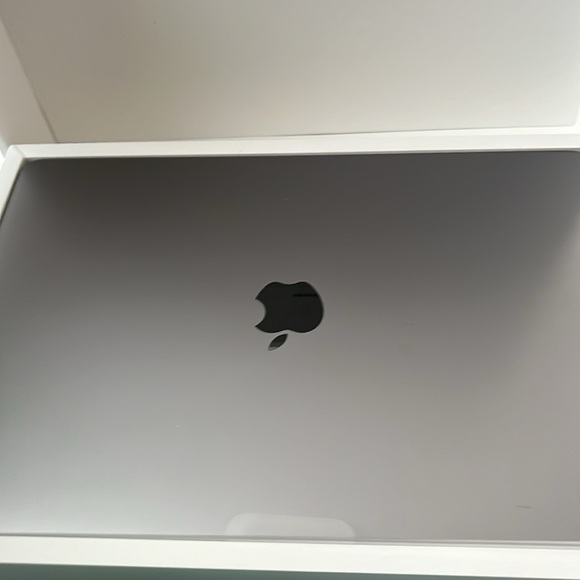 MacBook Pro - Picture 2 of 3